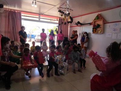 NÃºcleo Feminino Coprossel e CEMEI Sementinha do Saber levam alegria no Natal das CrianÃ§as da Escola